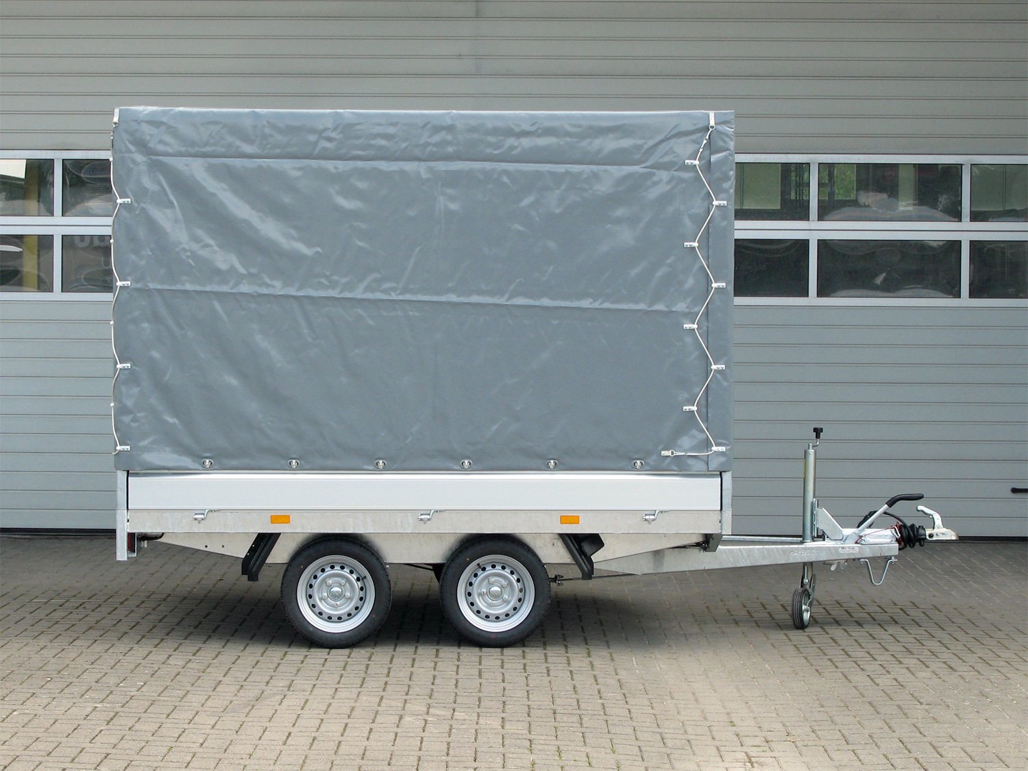 Hapert Azure H-2 – 2000 – 3050 x 1800 Niedriges Fahrwerk – Hochplane 1800 mm - Bild 1