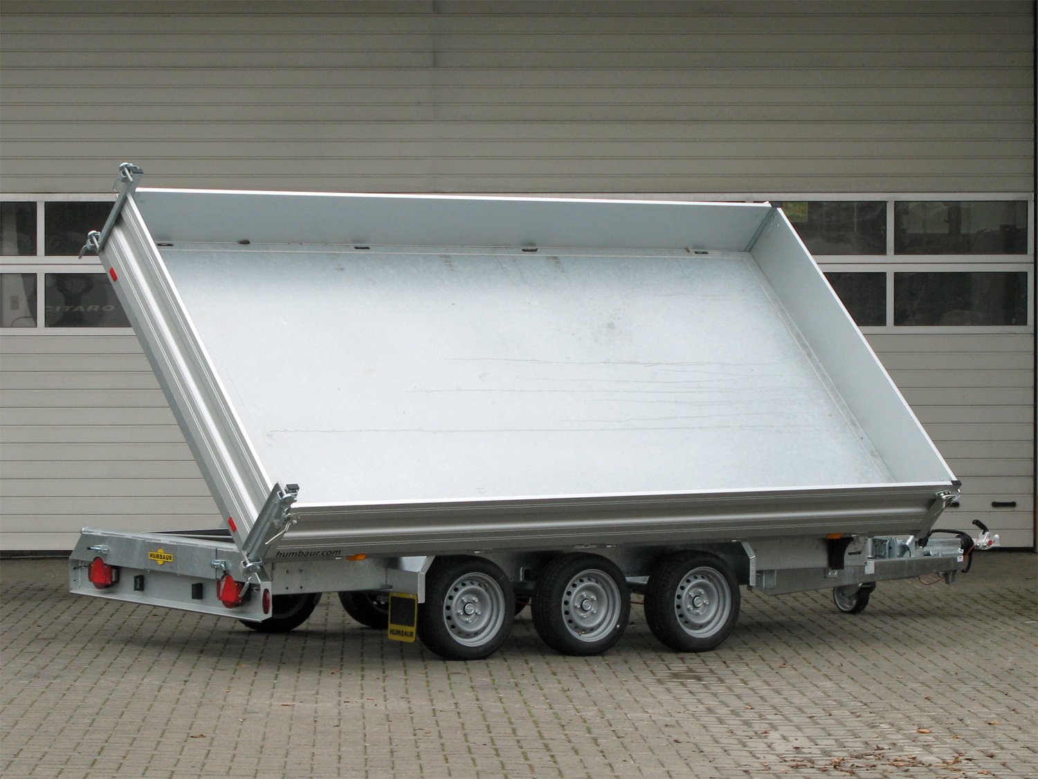 hu3027-1_humbaur_htk_350041_alu_tridem_1PWWJcTfvf8ZoA.jpg Humbaur HTK 3500.41 ALU Tridem 3 Achser mit E-Pumpe - Bild 1